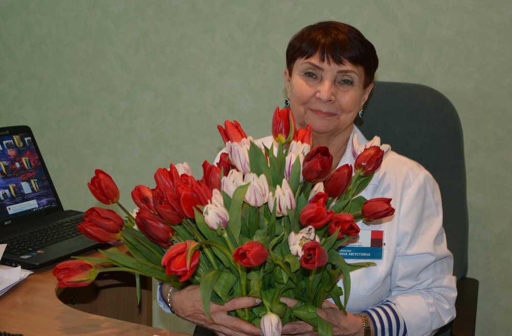8 марта у Нины Августовны Кабанчук знаменательное событие — 40 летний юбилей руководства Станцией переливания крови КО