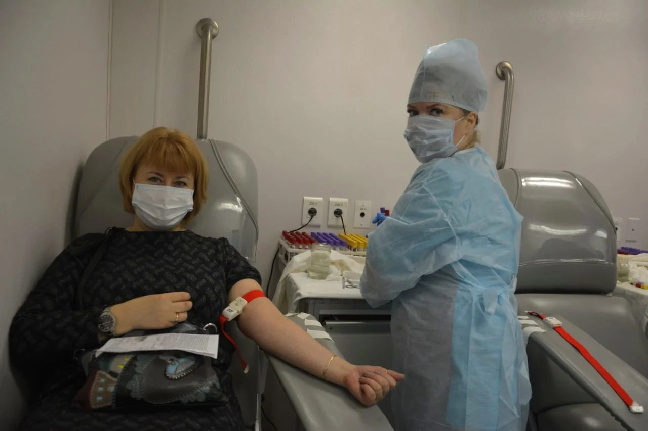 18 ноября в Калининграде, на двух локациях одновременно, работали специалисты Станции переливания крови Калининградской области