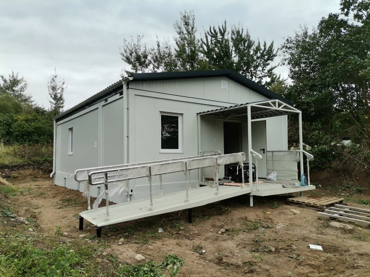 Новые модульные ФАПы под Гурьевском готовятся к подключению электричества