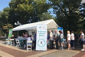  На экспресс-исследование уровня глюкозы в крови пришло более трехсот человек